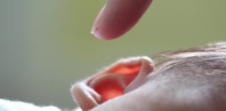 zatkane ucho - jakie są objawy?