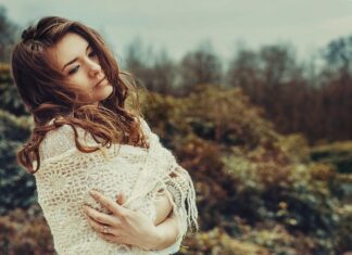 Jak odświeżyć włosy bez mycia?